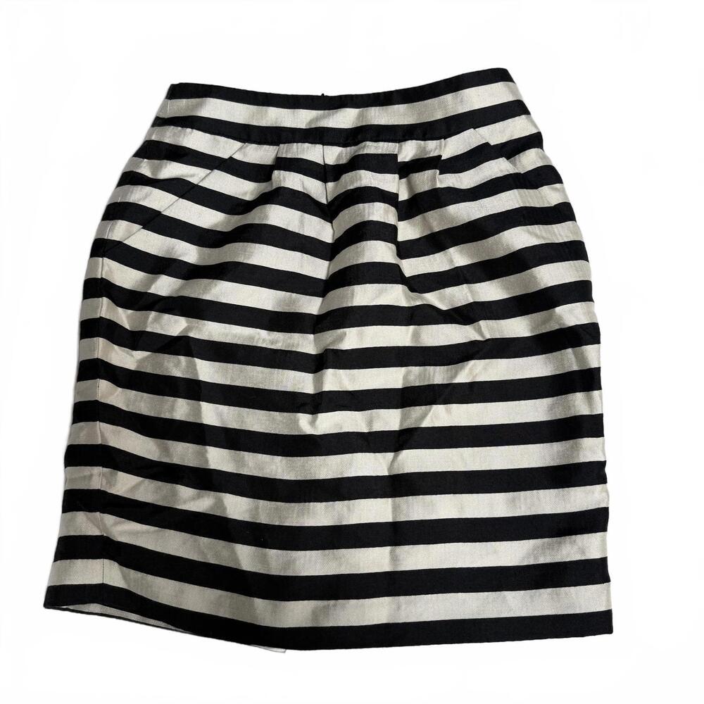 Banana Republic Black & White Striped Skirt. Pleated Front. Back Zip Size 4